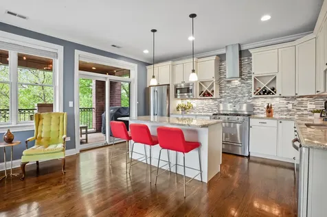 2752 West Argyle Street Chicago IL 60625