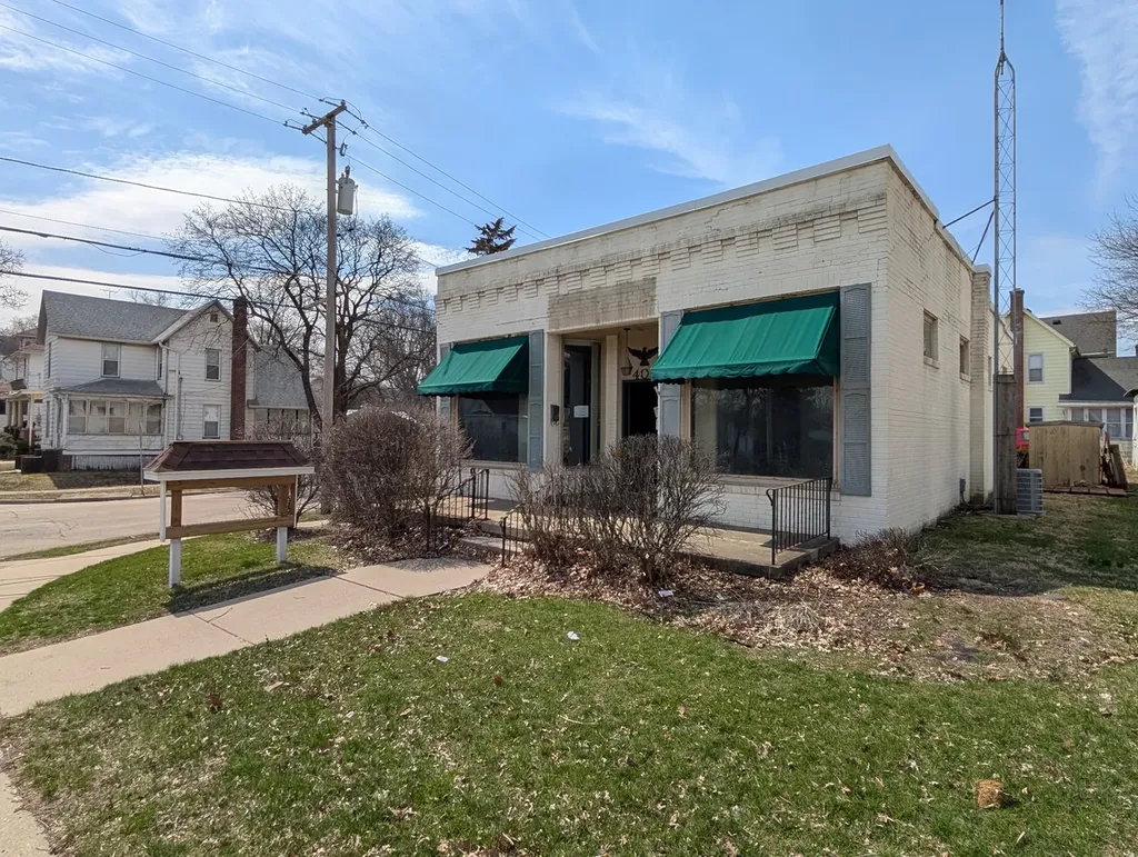 404 North West Avenue Freeport IL 61032