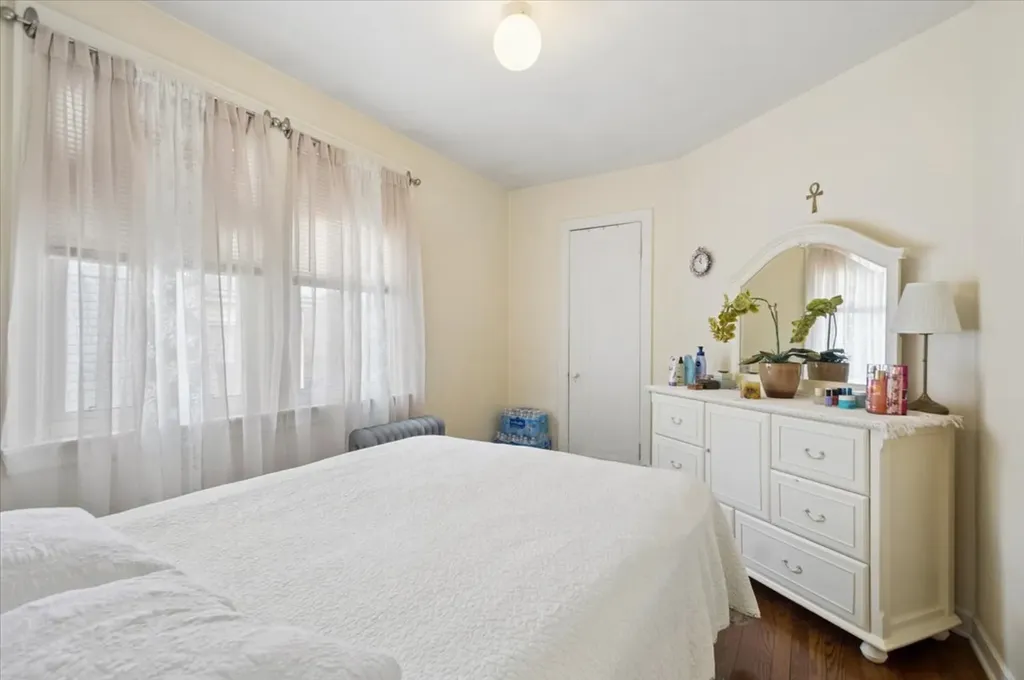 1762 West Morse Avenue Chicago IL 60626