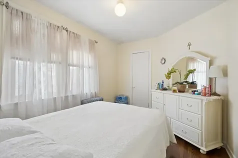 1762 West Morse Avenue Chicago IL 60626