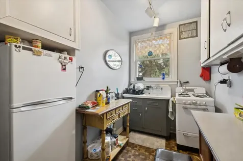 1762 West Morse Avenue Chicago IL 60626