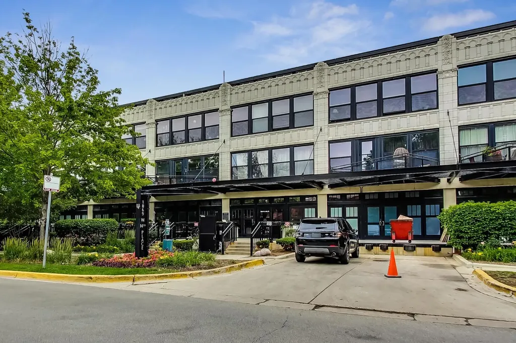 1069 West 14th Place Chicago IL 60608