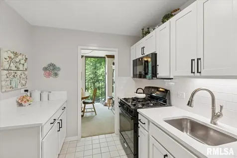 1800 7TH Street East Moline IL 61244