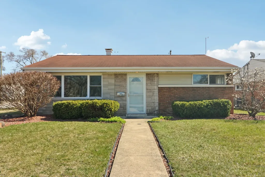 17303 Greenbay Avenue SE Lansing IL 60438