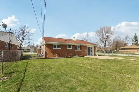 17303 Greenbay Avenue SE Lansing IL 60438