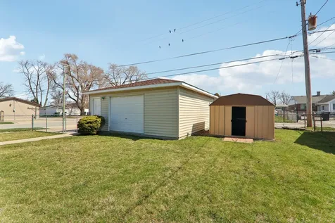 17303 Greenbay Avenue SE Lansing IL 60438