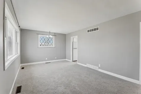 17303 Greenbay Avenue SE Lansing IL 60438
