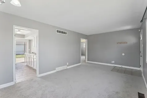 17303 Greenbay Avenue SE Lansing IL 60438