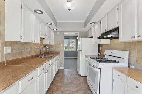 17303 Greenbay Avenue SE Lansing IL 60438