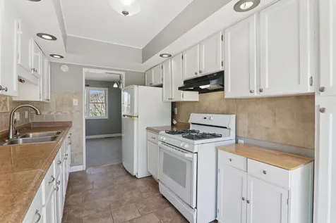 17303 Greenbay Avenue SE Lansing IL 60438
