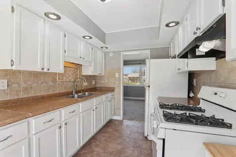 17303 Greenbay Avenue SE Lansing IL 60438