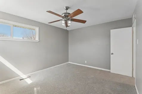 17303 Greenbay Avenue SE Lansing IL 60438