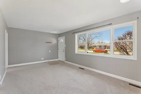 17303 Greenbay Avenue SE Lansing IL 60438