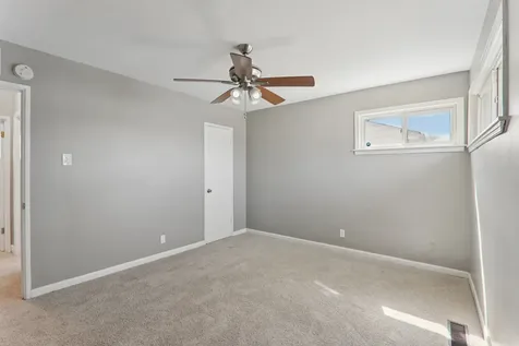 17303 Greenbay Avenue SE Lansing IL 60438