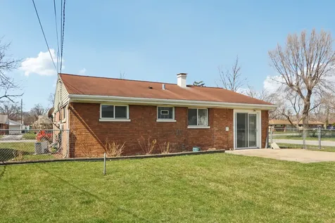 17303 Greenbay Avenue SE Lansing IL 60438