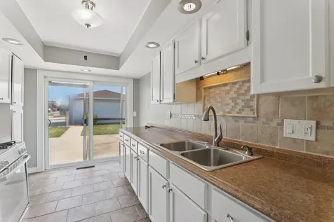 17303 Greenbay Avenue SE Lansing IL 60438
