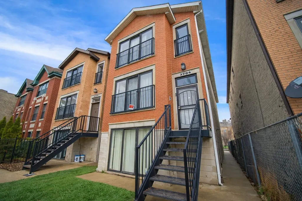 3704 West Lexington Street Chicago IL 60624