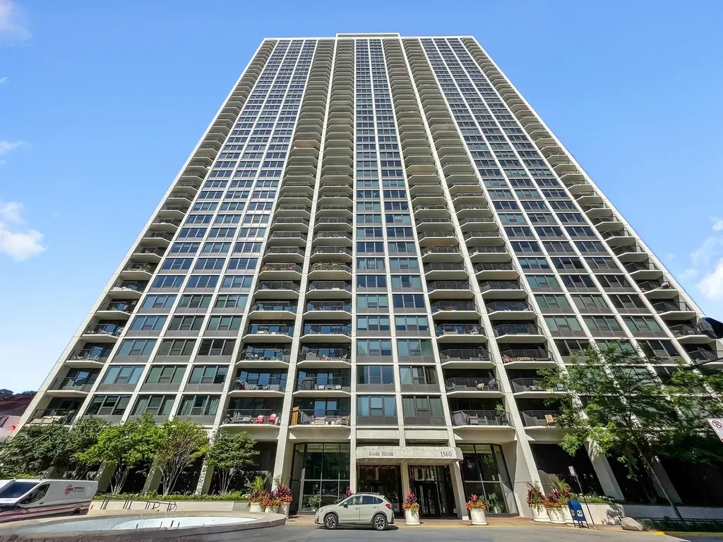 1560 North Sandburg Terrace Chicago IL 60610
