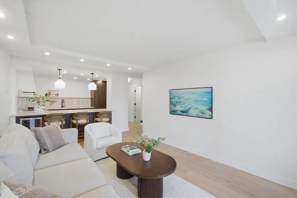 1560 North Sandburg Terrace Chicago IL 60610