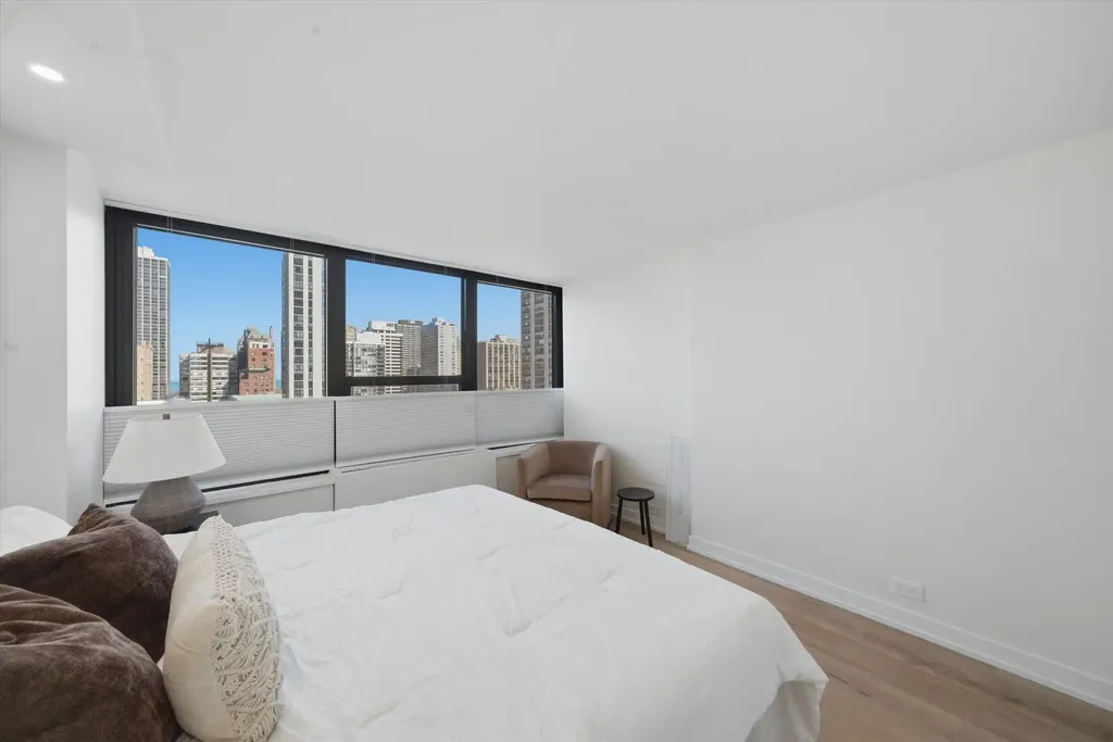 1560 North Sandburg Terrace Chicago IL 60610