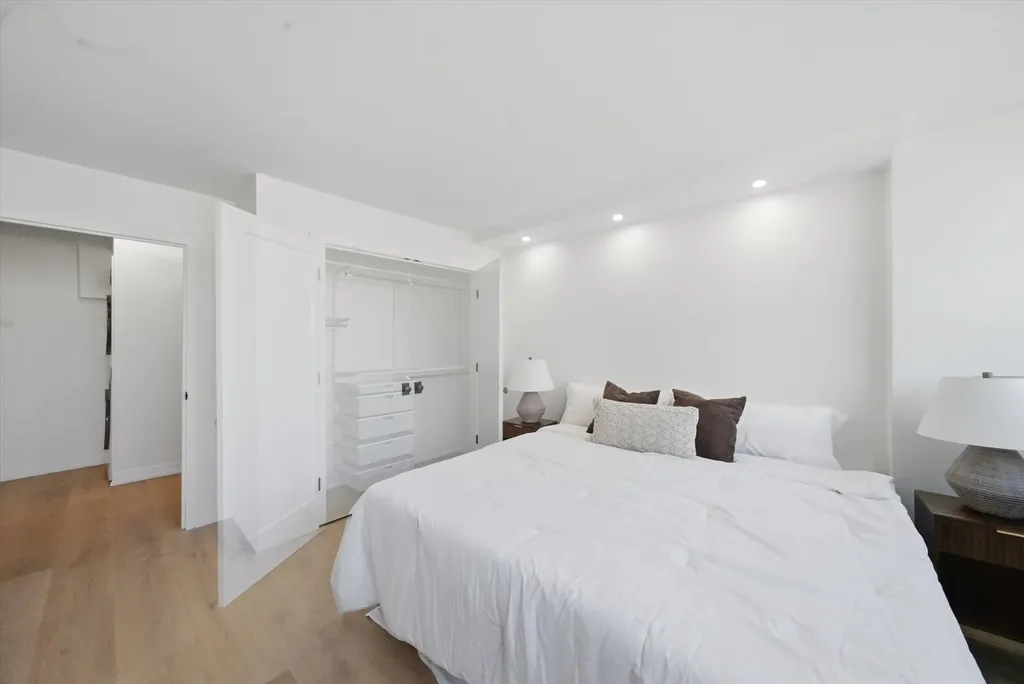 1560 North Sandburg Terrace Chicago IL 60610