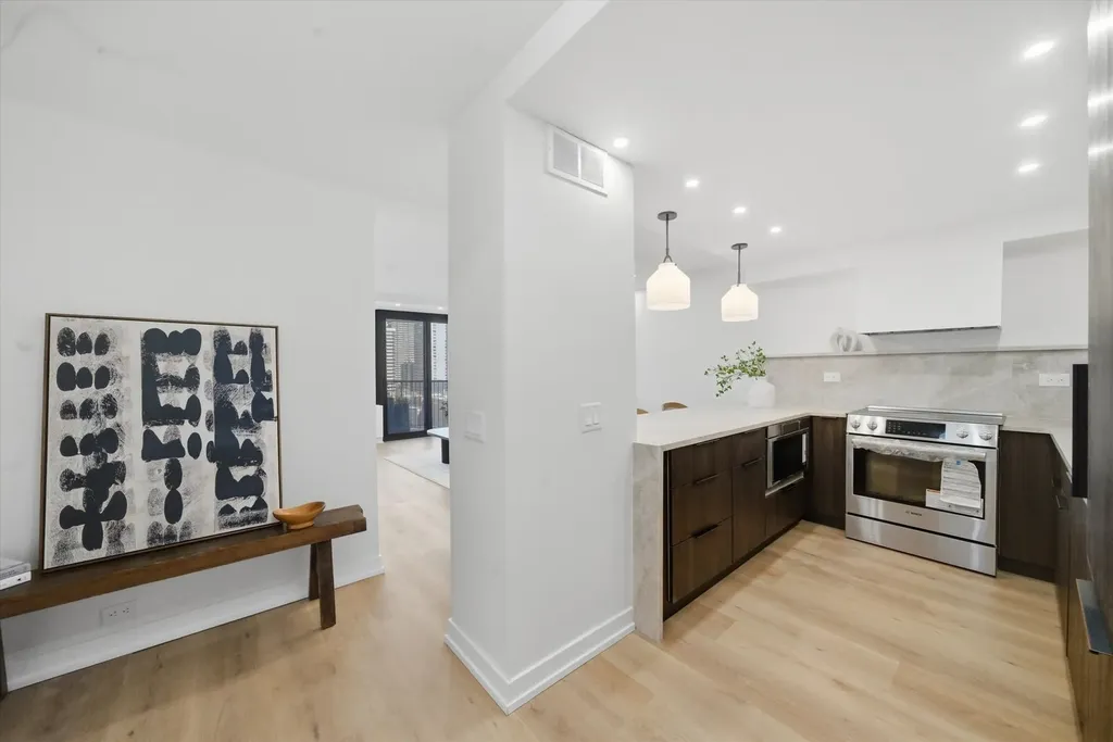 1560 North Sandburg Terrace Chicago IL 60610