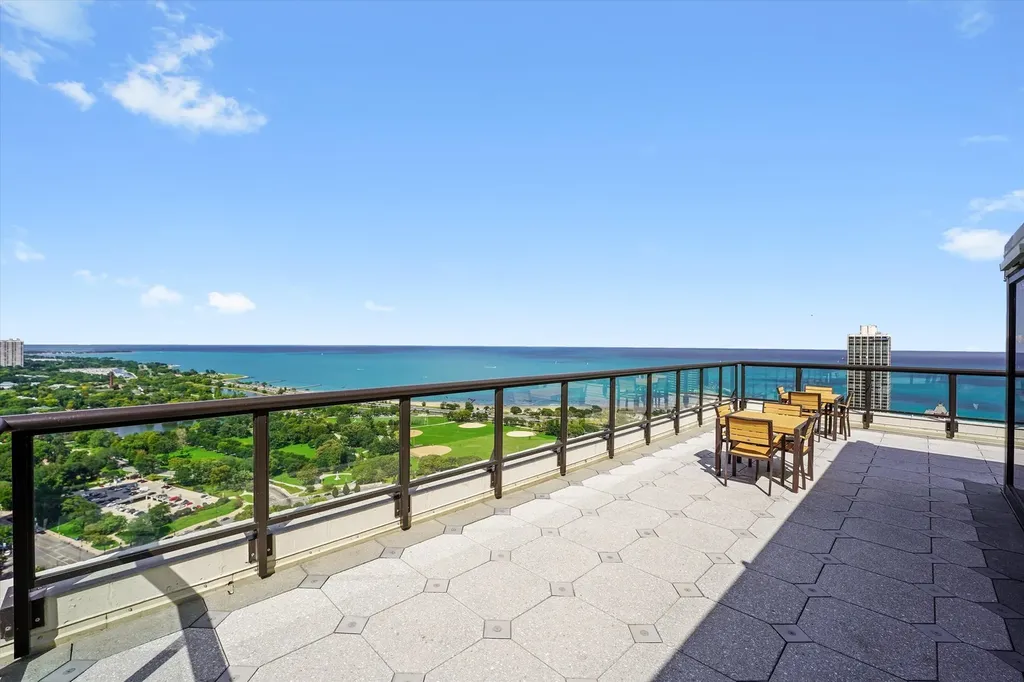 1560 North Sandburg Terrace Chicago IL 60610