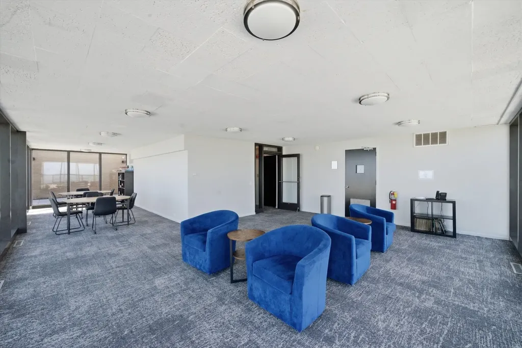 1560 North Sandburg Terrace Chicago IL 60610