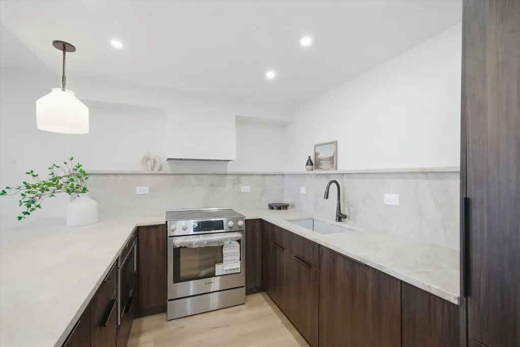 1560 North Sandburg Terrace Chicago IL 60610