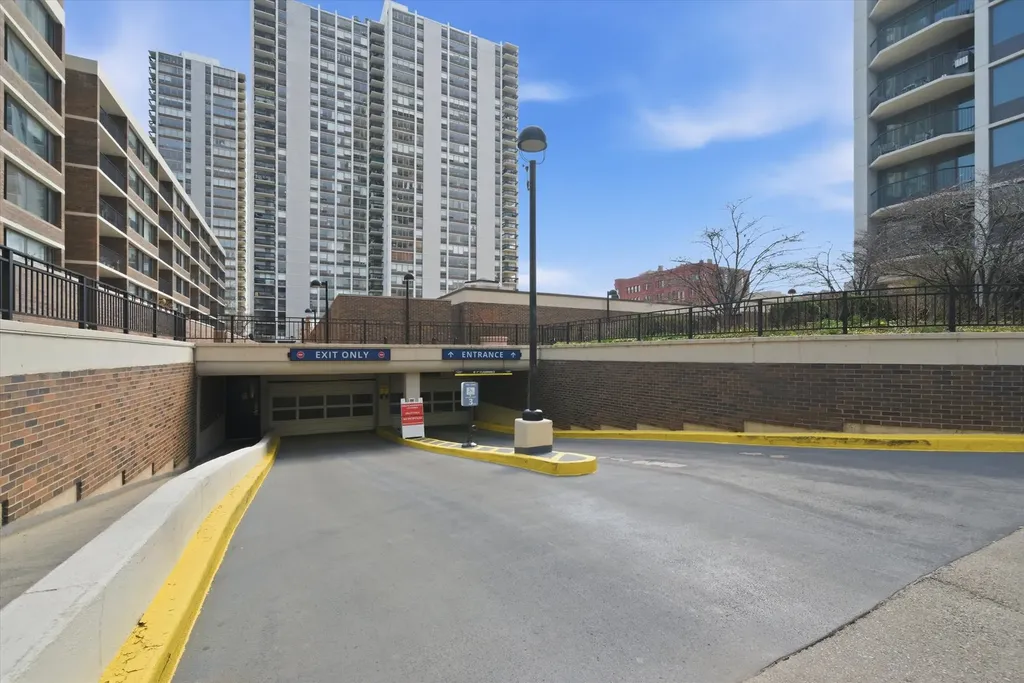 1560 North Sandburg Terrace Chicago IL 60610
