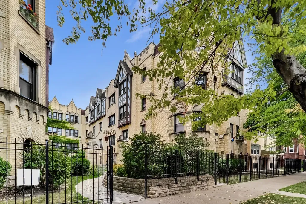 5655 North Spaulding Avenue Chicago IL 60659