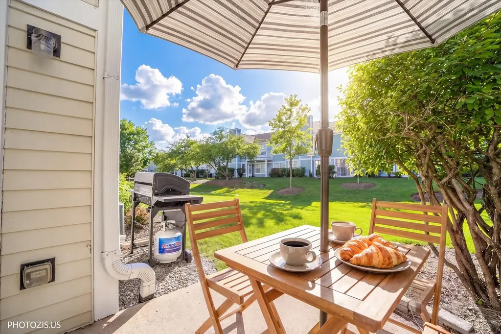 208 Westminster Court Schaumburg IL 60193