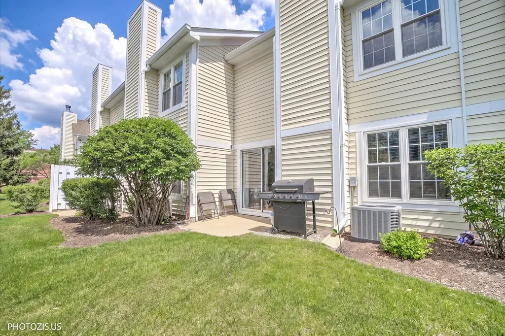 208 Westminster Court Schaumburg IL 60193