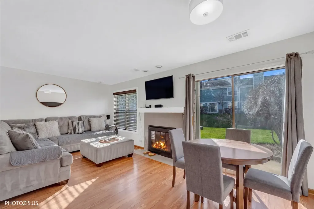 208 Westminster Court Schaumburg IL 60193