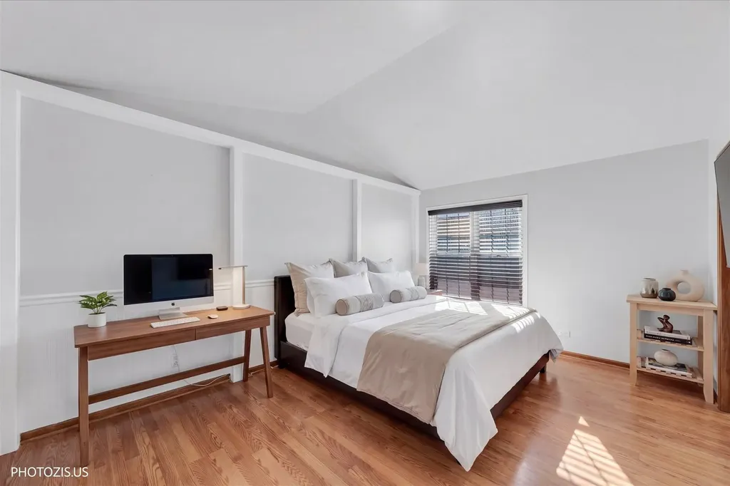 208 Westminster Court Schaumburg IL 60193
