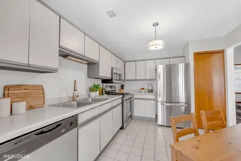 208 Westminster Court Schaumburg IL 60193
