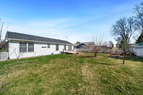 227 Meadow Drive Orangeville IL 61060