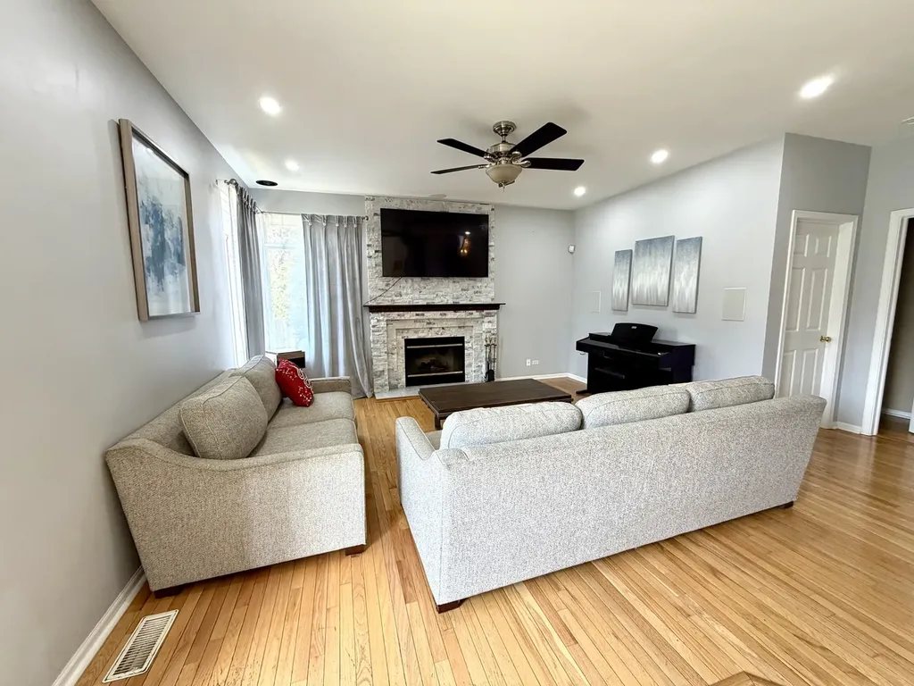 2123 Skylane Drive Naperville IL 60564