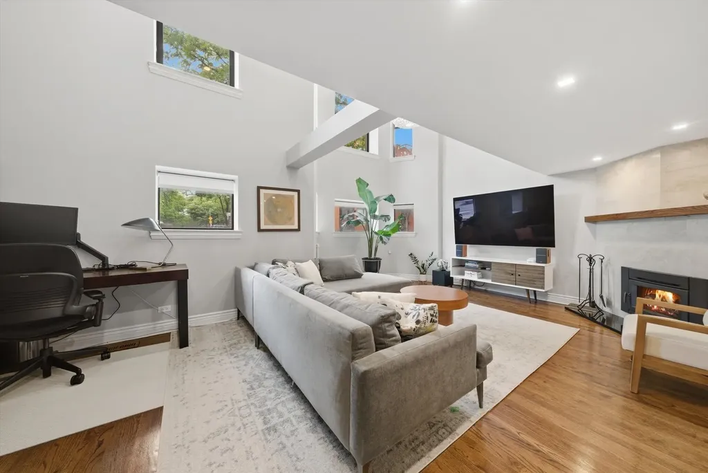1054 West Armitage Avenue Chicago IL 60614