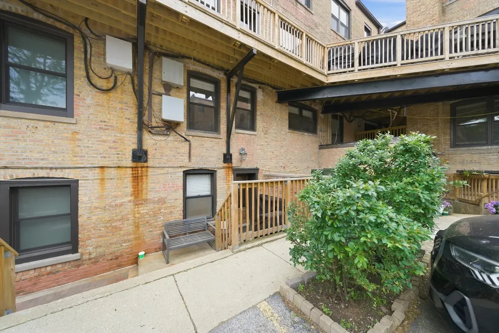 1054 West Armitage Avenue Chicago IL 60614