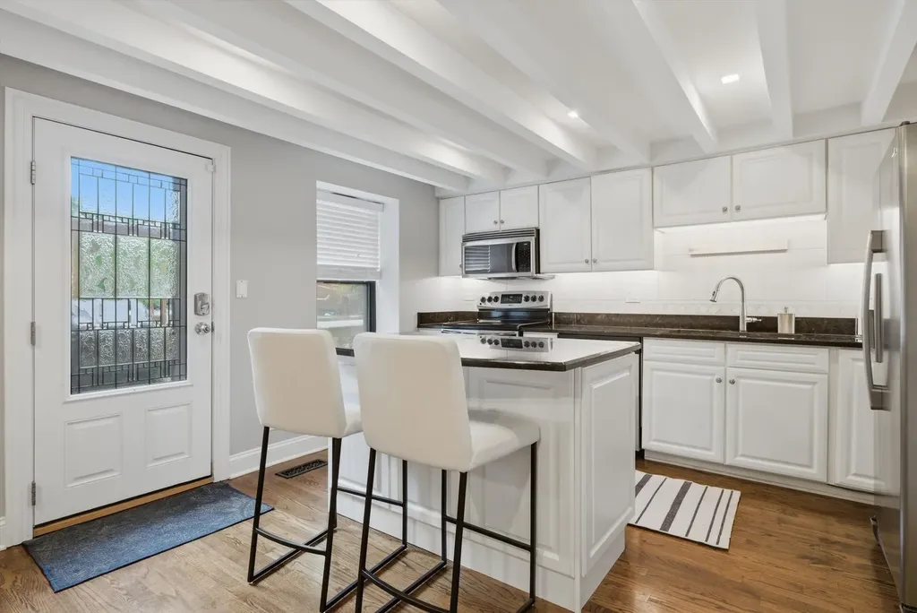 1054 West Armitage Avenue Chicago IL 60614