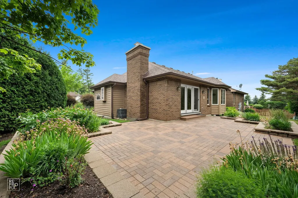 589 Edelweiss Drive Antioch IL 60002