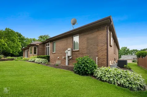589 Edelweiss Drive Antioch IL 60002