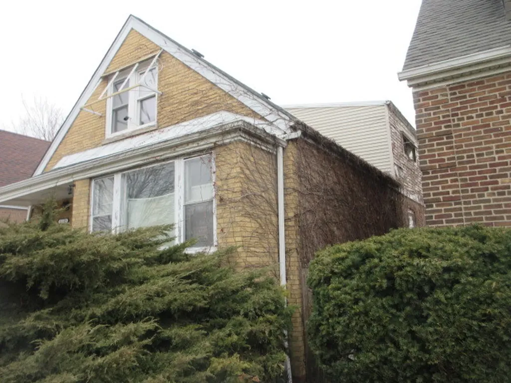 5105 South Lamon Avenue Chicago IL 60638