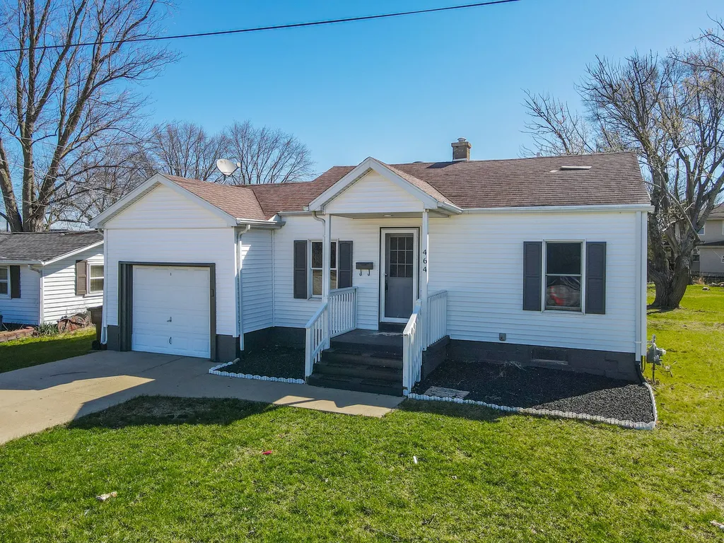 464 North Maple Street Manteno IL 60950