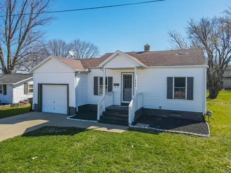 464 North Maple Street Manteno IL 60950