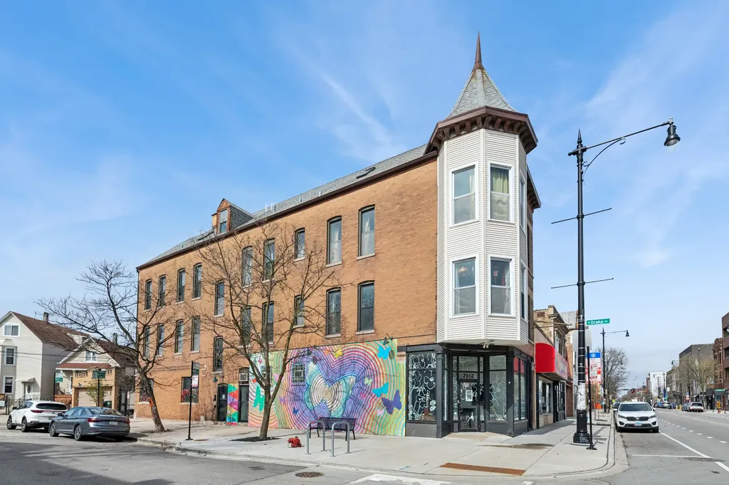 2912 North Milwaukee Avenue Chicago IL 60618