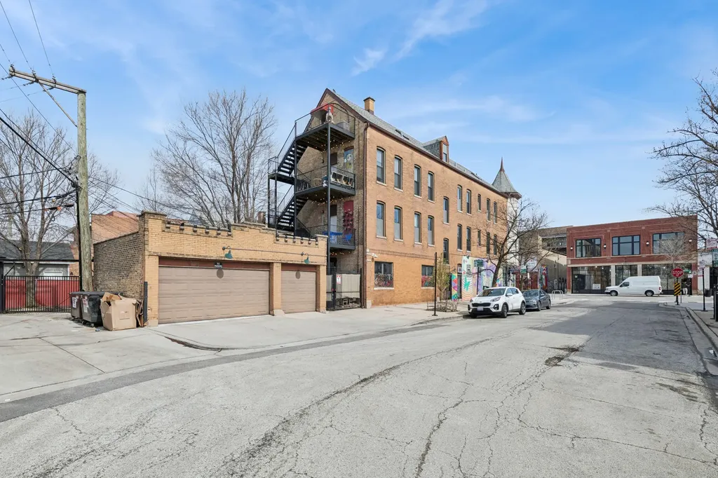 2912 North Milwaukee Avenue Chicago IL 60618