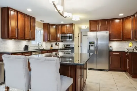 6695 Foxworth Lane Gurnee IL 60031