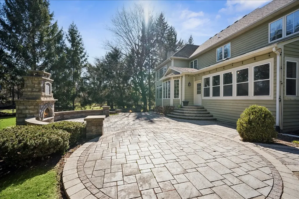 22W155 2ND Street Glen Ellyn IL 60137